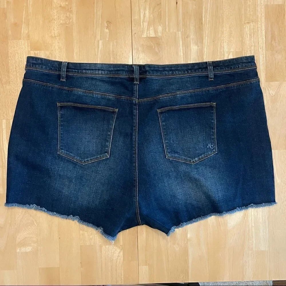 ModCloth Plus Size Cutoff Denim Jean Shorts NWT - Picture 2 of 2